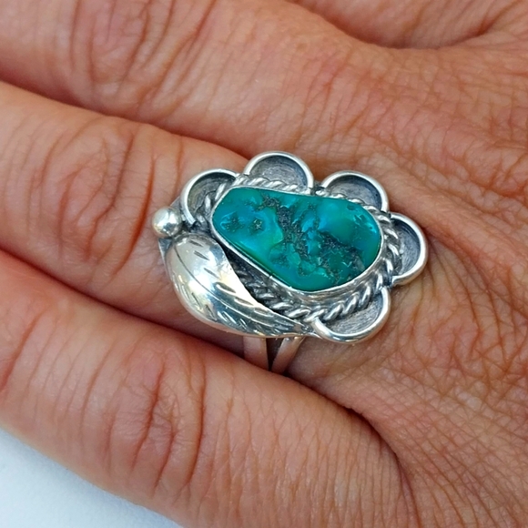 Vintage Navajo Old Pawn Sterling Silver Ring with Rare Green-Blue Turquoise - Picture 3 of 11